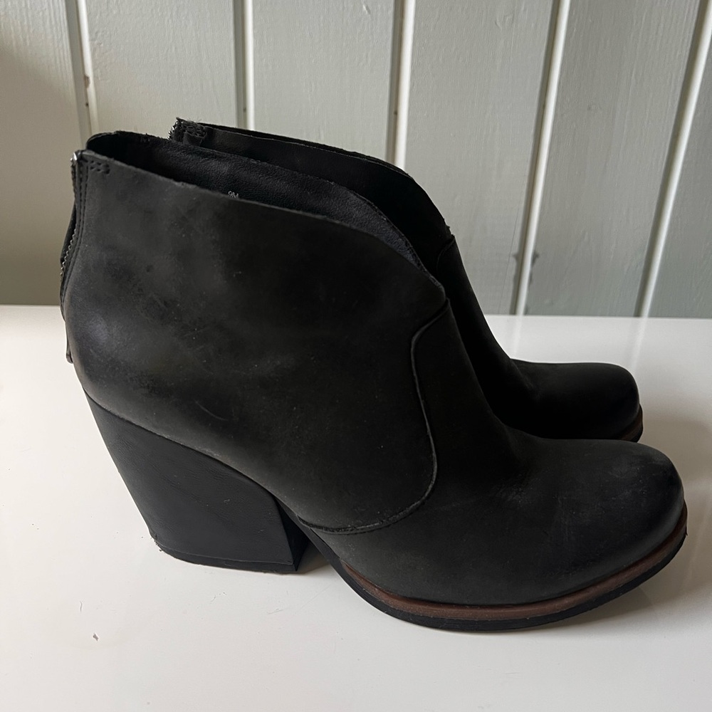 Korks black bootie size 9